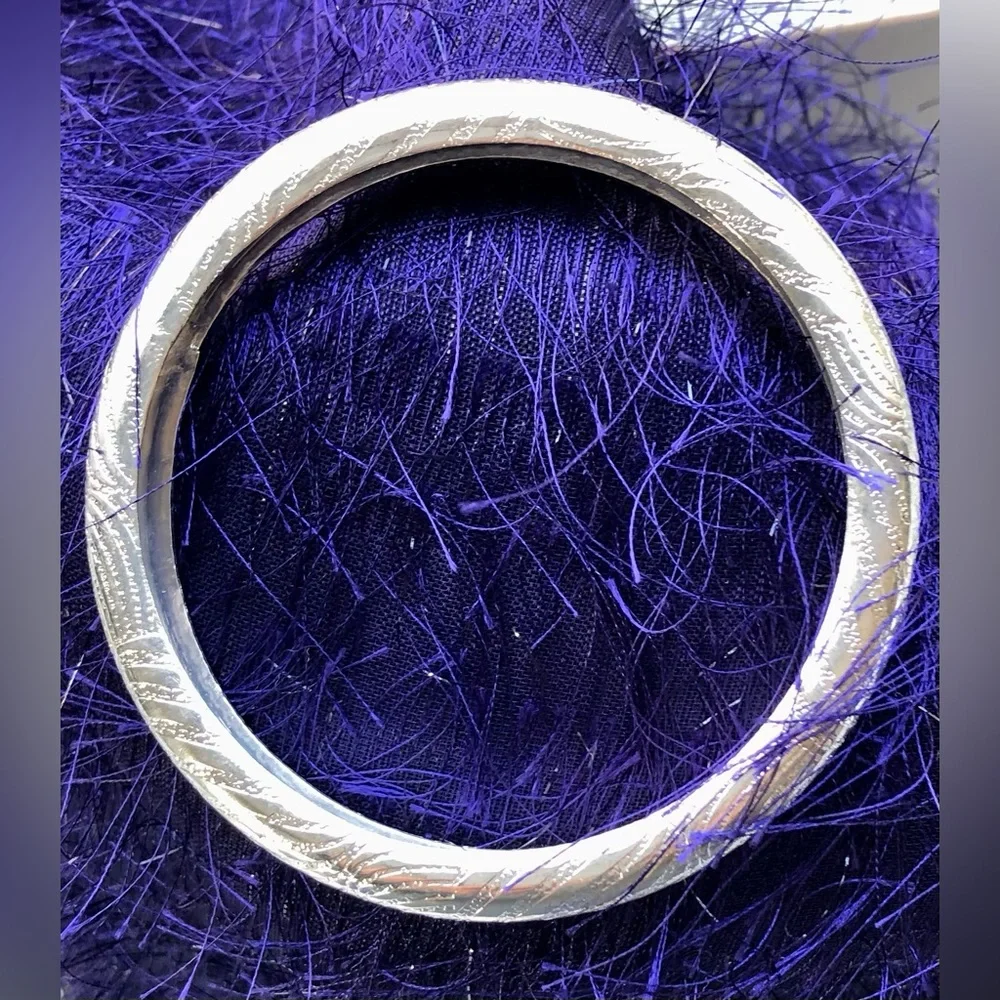 Fashion Silver Tone Classy Bangle Bracelet - Picture 6 of 8